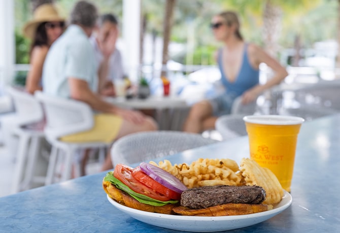 burger outdoor dining