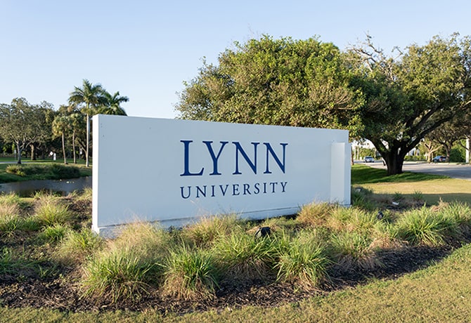 LYNN University Sign